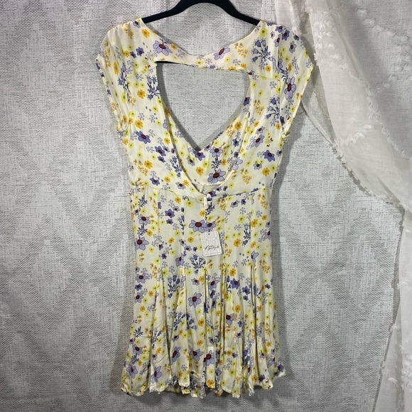 NWT free people it takes two floral wrap dress size XS - Picture 6 of 6